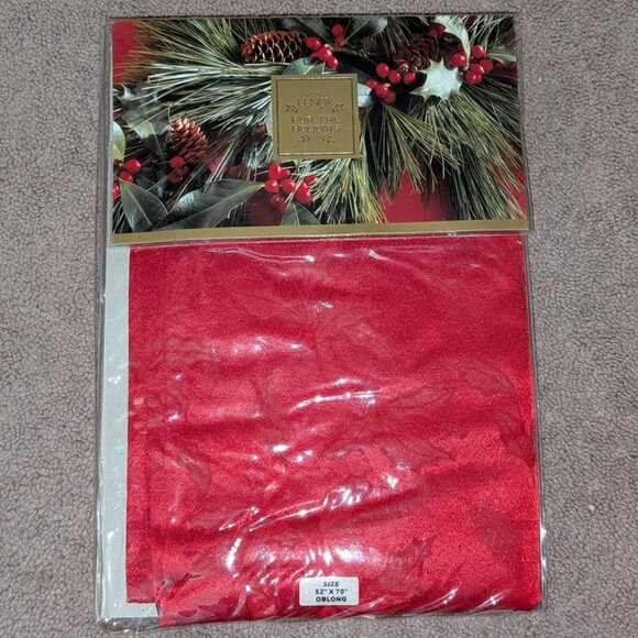 NEW Lenox For The Holidays Holly Damask Solid Print Oblong Tablecloth 52"x70" - Picture 2 of 3